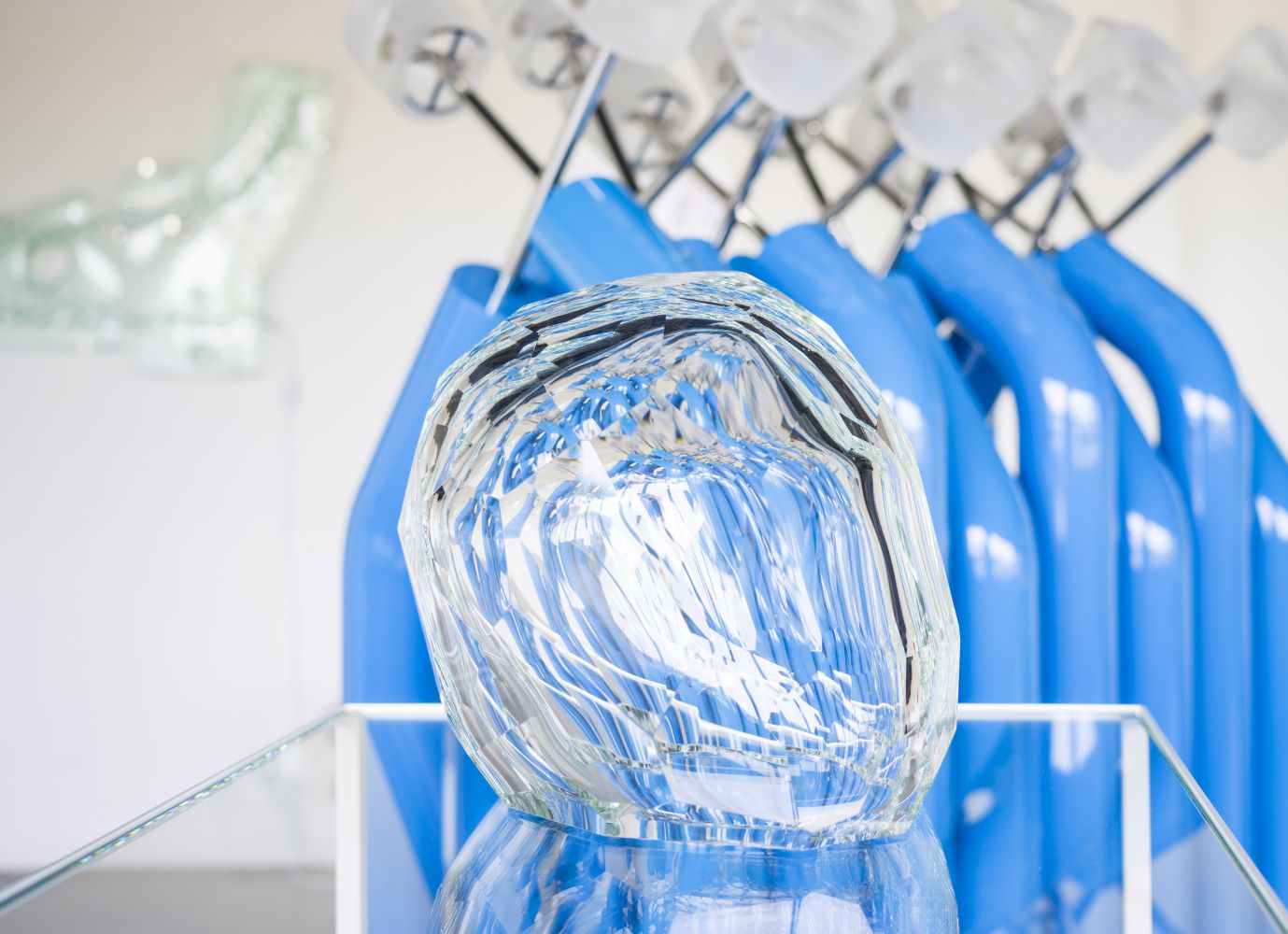 Křest katalogu a komentovaná prohlídka výstavy FAST & FURIOUS | Filip a Lukáš Houdkovi – design, sklo, sport