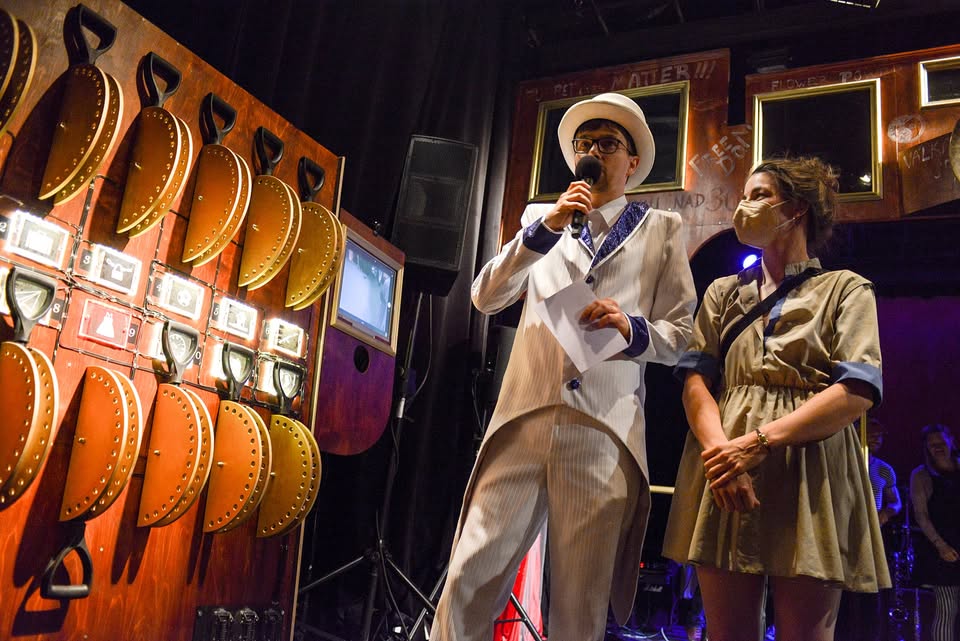 Jukebox na nádvoří Paláce Liebieg