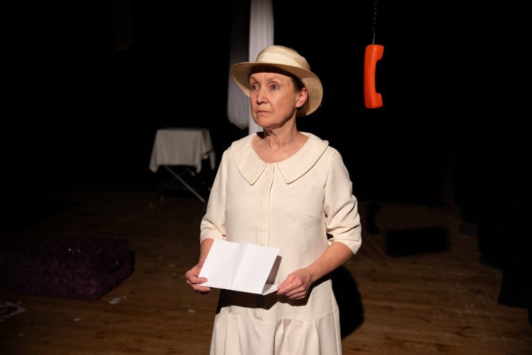 TOYEN – VŠECHNY BARVY SAMOTY