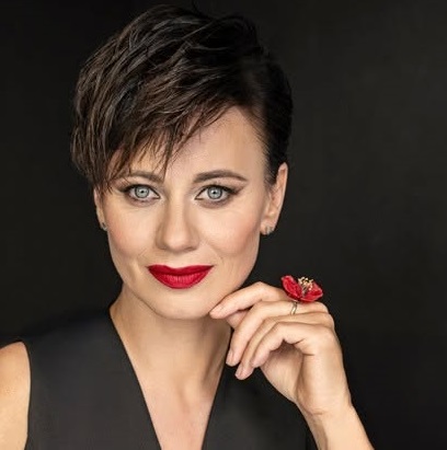 DÁŠA ZÁZVŮKOVÁ ZPÍVÁ HANU HEGEROVOU
