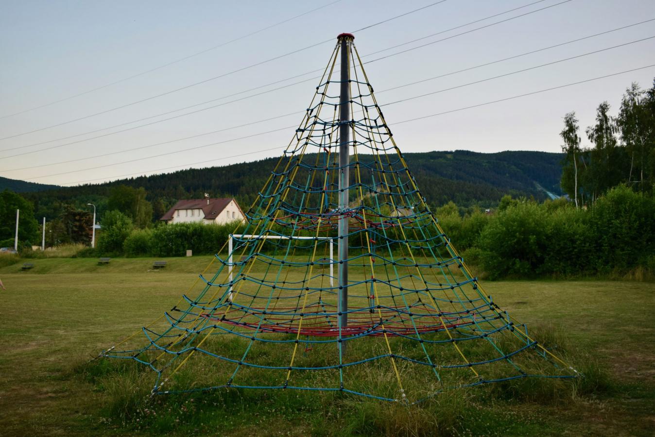 5_Vytouzene_detske_hriste_v_Hornim_Hanychove_scaled.jpeg