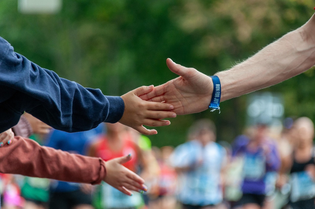 hands-8297611_1280.jpg