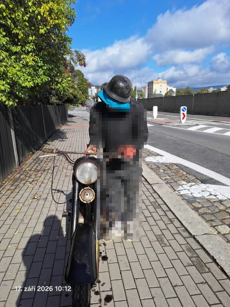 podezrely-motocyklista-2.webp