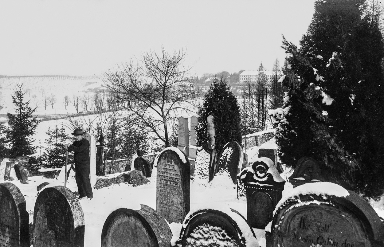 Židovský hřbitov archivní foto 1984 5.jpg