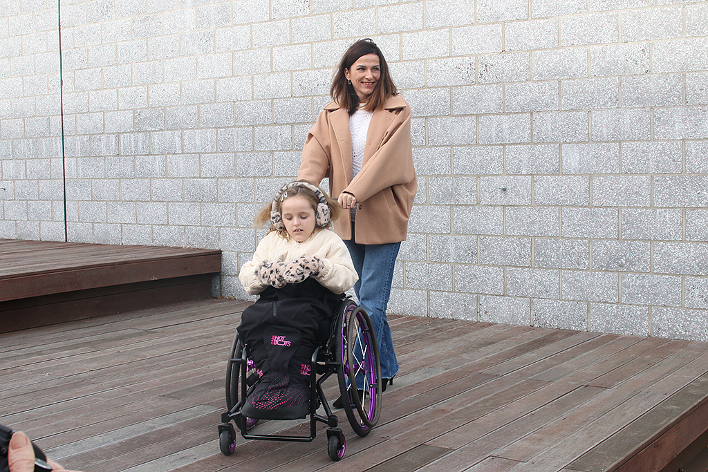 Iveta Petrovická se Sofinkou pomáhaly s vývojem a byly k dispozici i pro fotoaparáty a mikrofony novinářů (3).JPG