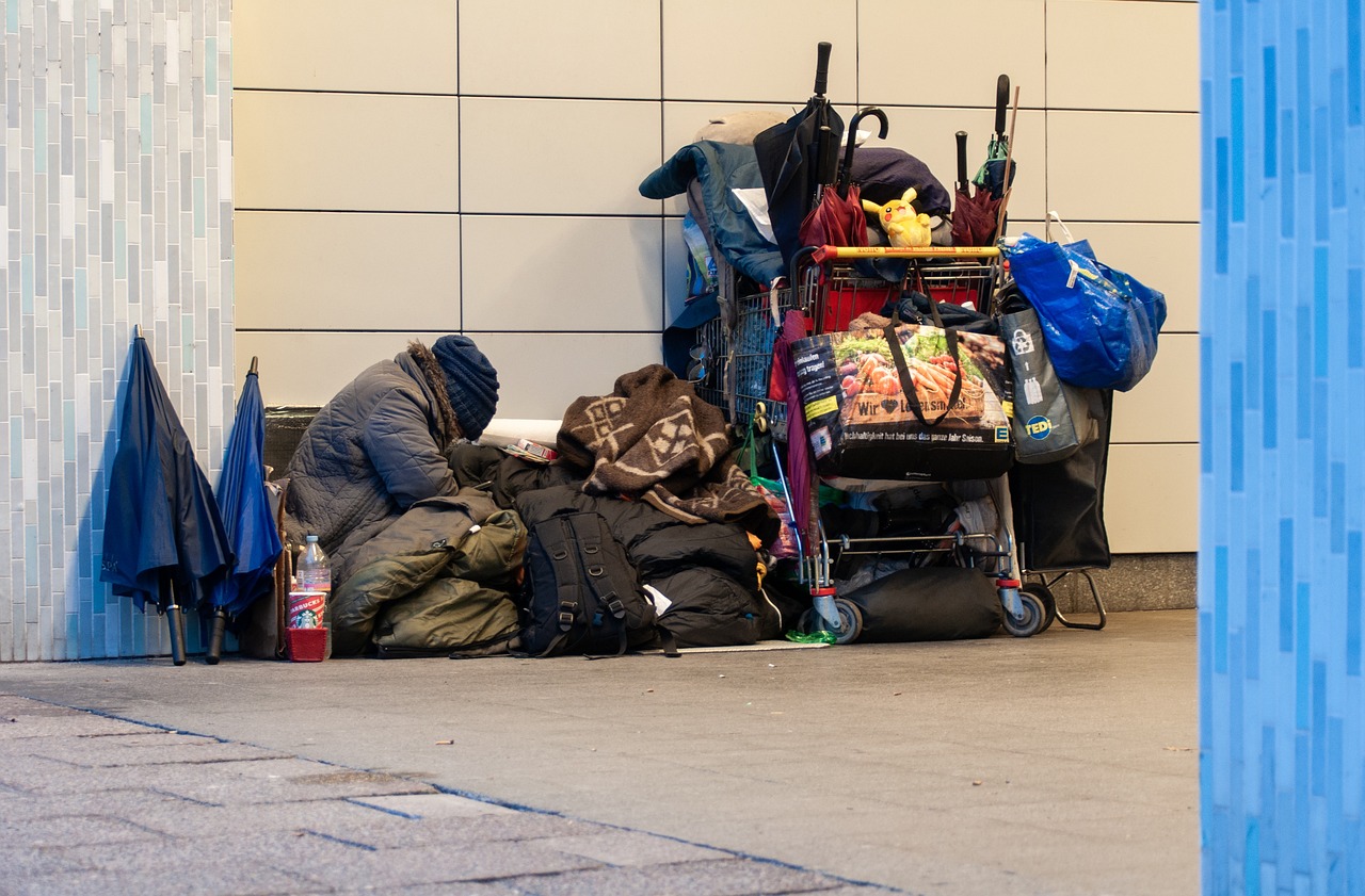 homeless-6887060_1280.jpg