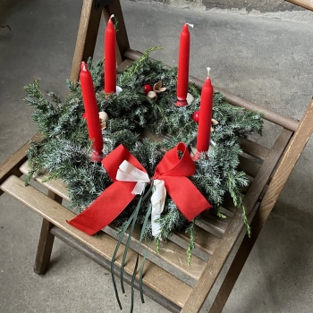 Výroba adventních věnců pro rodiče s dětmi v Paláci Liebieg