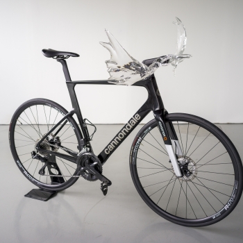 Vernisáž výstavy FAST & FURIOUS | Filip a Lukáš Houdkovi – design, sklo, sport