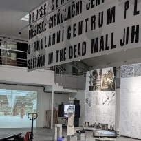 Přednáška studentů na téma Cirkulárních domů: TRASHY ARCHITECTURE