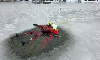 Náhled článku: Když pod nohama praskne led. Hasiči v mrazech nacvičují, jak vytáhnout lidi z ledové vody