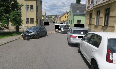 Náhled článku: Při nehodě v Jablonci se střetla tři auta, jedna řidička utrpěla zranění