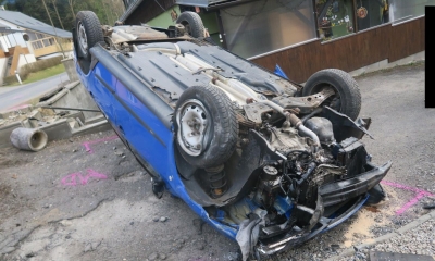 Náhled článku: Únava za volantem skončila nárazem do plotu a vozem na střeše