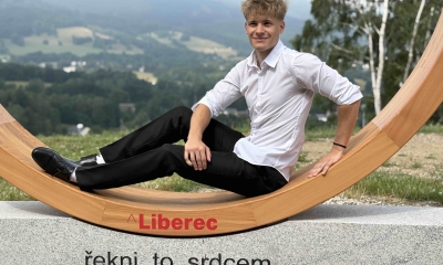 Náhled článku: Fotka s Ještědem i něco navíc. Vesec má nový fotopoint, navrhl ho student