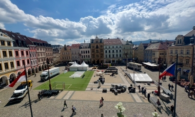 Náhled článku: Liberec se chystá fandit. Před radnicí vrcholí přípravy na velkou fotbalovou show