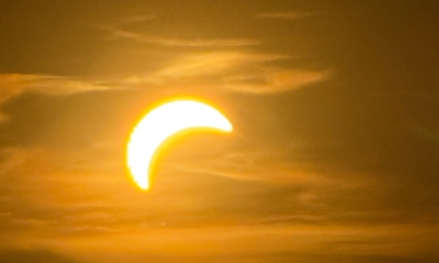Náhled článku: Ještěd zažil doslova astronomické šílenství. Stovky lidí sledovaly zatmění Slunce, doprava zcela zkolabovala