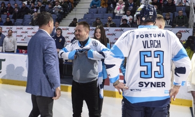 Náhled článku: Z ledu na sál a zase zpátky. Bílí Tygři tleskali lékařům, kteří zachránili Vlachovu kariéru