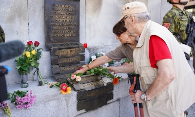 Náhled článku: Liberec uctil oběti srpnové okupace. U radnice připomněl devět lidských životů, které v roce 1968 ukončila sovětská vojska