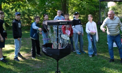 Náhled článku: Nová zábava v Metelkových sadech. Turnov otevřel první hřiště na discgolf