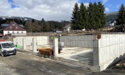 Náhled článku: Po zimní přestávce pokračuje výstavba bytového domu v Horní Rokytnici