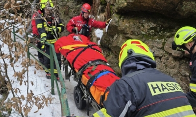 Náhled článku: Semilští hasiči zachránili zraněného turistu z nepřístupného údolí Jizery