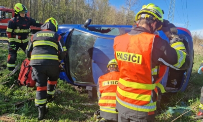 Náhled článku: Auto na boku a boj o čas. Hasiči u Jítravy prověřili svou připravenost při simulované nehodě