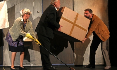 Náhled článku: Sousedská válka Novákových a Bartáčkových roztočila Městské divadlo Jablonec