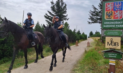 Náhled článku: Turisty na horách potěšili policisté a strážci na koních. Kontroly dopadly na výbornou