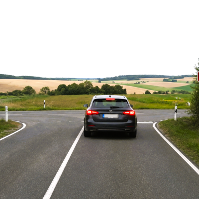 Náhled článku mobil: Přerostlá zeleň u silnic představuje problém. Počet nehod v kraji přesto klesl o polovinu