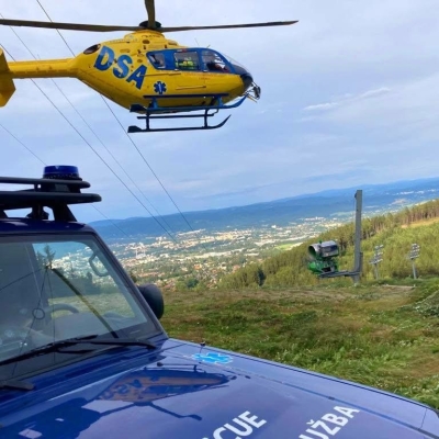 Náhled článku mobil: Horská služba v Jizerských horách pořídí ultralehké defibrilátory. Váží necelé kilo a vejdou se do batohů