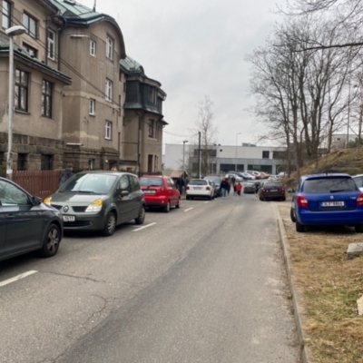 Náhled článku mobil: U Technické univerzity v Liberci vzniknou modré zóny pro rezidenty. Pro studenty bude parkoviště ve Fibichově ulici