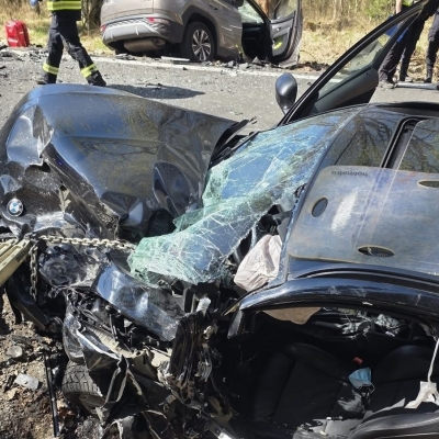 Náhled článku mobil: V Kuřívodech se čelně střetla dvě auta. Pro řidiče musel letět vrtulník