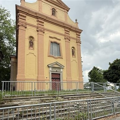Náhled článku mobil: V České Lípě začíná oprava havarijního schodiště u kostela Narození Panny Marie. Park bude neprůchozí