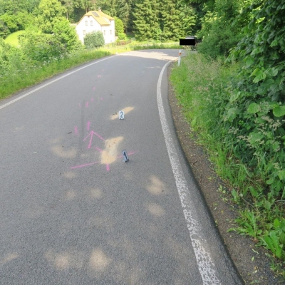 Náhled článku mobil: Havárie bez nárazu. Motocyklista po prudkém brzdění klouzal několik metrů přímo před jedoucí vůz