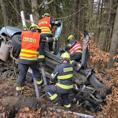 Náhled článku mobil: Hasiči zachránili dnes odpoledne život u Jablonce. Vyjížděli také k požáru