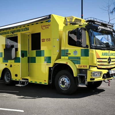 Náhled článku mobil: Záchranáři v Libereckém kraji mají posilu. Nový speciál Mercedes-Benz zvládne i největší katastrofy