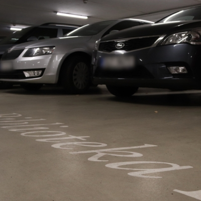 Náhled článku mobil: Od poloviny září budou garáže krajské vědecké knihovny uzavřeny. Důvodem je oprava podlah