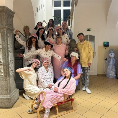 Náhled článku mobil: Pyžamový den v domově pro seniory. Sociální služby města Mimoň s humorem a lidskostí pomáhají bourat bariéry