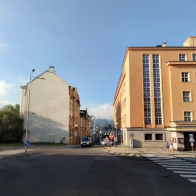 Náhled článku mobil: Havárie plynu uzavřela Smetanovu ulici v centru Jablonce. Řidiči musí počítat s objížďkami