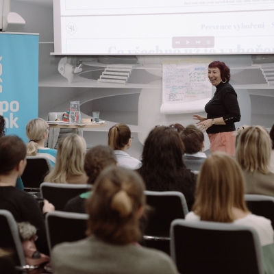 Náhled článku mobil: Vyhoření nezačíná únavou, ale ztrátou radosti. Simona Babčáková radila libereckým podnikatelům, jak nevyhořet