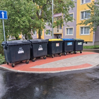 Náhled článku mobil: Zrekonstruované sídliště Jiráskova–Husova v Novém Boru má nová místa pro odpad i víc popelnic na bioodpad