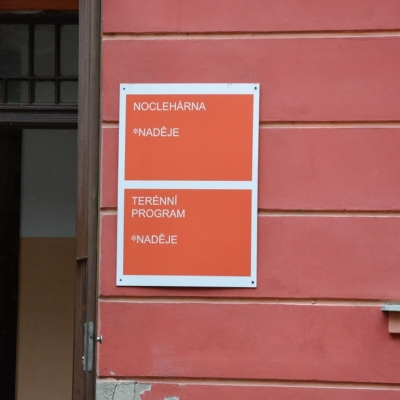 Náhled článku mobil: Kapacity nocleháren pro lidi bez domova jsou kvůli mrazu už teď plné. V Jablonci jsou k dispozici horké židle