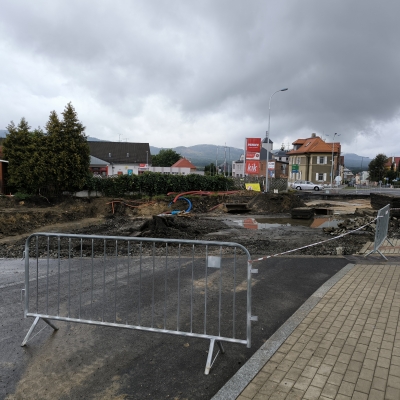 Náhled článku mobil: Dopravní omezení v Hrádku nad Nisou. Uzavřený je železniční přejezd v Liberecké