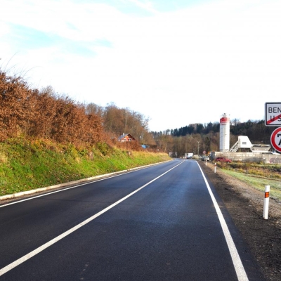 Náhled článku mobil: Silnice druhé třídy u Benešova má nový povrch. Necelé dva kilometry stály přes 200 milionů