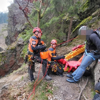 Náhled článku mobil: Dva výjezdy, dvě zachráněné osoby. Úterní odpoledne patřilo hasičským lezcům