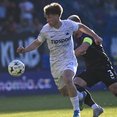 Náhled článku mobil: Ofsajd, tyč a červená karta. Slovan i přes Mahmićovu ránu na Slavii nestačil