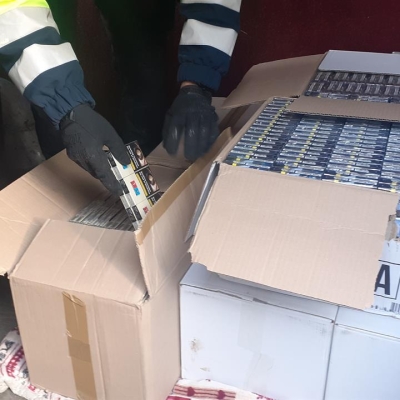 Náhled článku mobil: Únik daně za půl milionu: Cigarety ukryté v dodávce mezi nábytkem