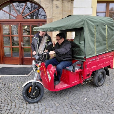 Náhled článku mobil: Technická četa v Novém Boru vyjela s elektrickou trojkolkou. Pomůže ušetřit čas i peníze
