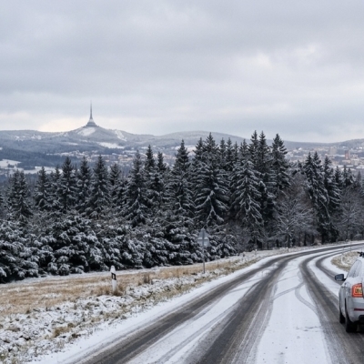 Náhled článku mobil: Do Libereckého kraje se vrátil sníh. Oteplit se má zase ve středu