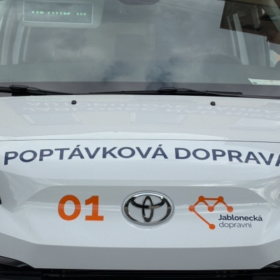 Náhled článku mobil: O poptávkovou dopravu v Jablonci je zájem. Služba se rozšiřuje do dalších částí města