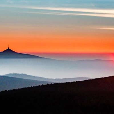 Náhled článku mobil: Ještěd, Klíč i Kozákov. Novoroční turistika v kraji láká na stovky účastníků